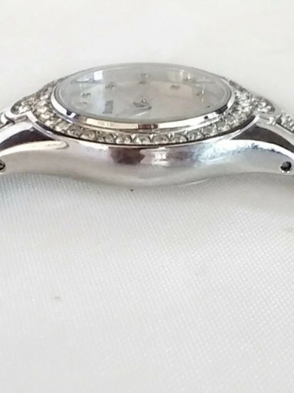 Beautiful Bulova Watch Crystal Bezel Band MOP Dial C869702 21 mm Womens